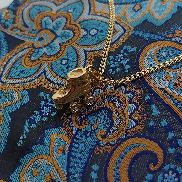 18K Roller 🛼 Skate Pendant With 18K Miami Cuban Link Chain - Picture 7 of 8